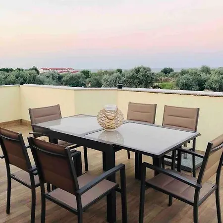 Casa La Plaja - With Sea View, 3 Bedrooms - Mamaia Nord *